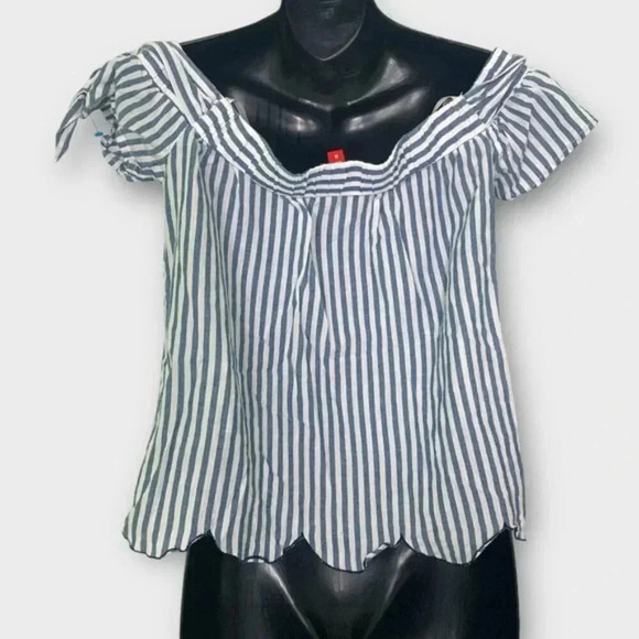 Guess Off The Shoulder Top - Picture 2 of 8